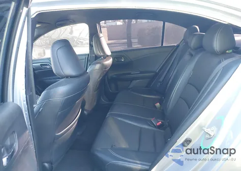 2017 Honda Accord Sport z USA, uszkodzony, nr VIN 1HGCR2F51HA082815